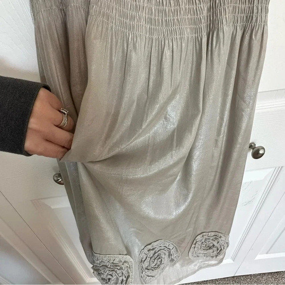 Truworths A Line Mini Silver Sleeveless Cocktail Dress w/ Rosette Detail Size 0 - Picture 9 of 13